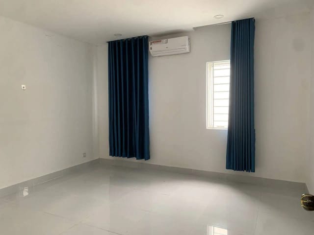 ផ្ទះកែង2ល្វែង សំរាប់បេីកអាជីវកម្មផ្សេងៗរឺបេីក office